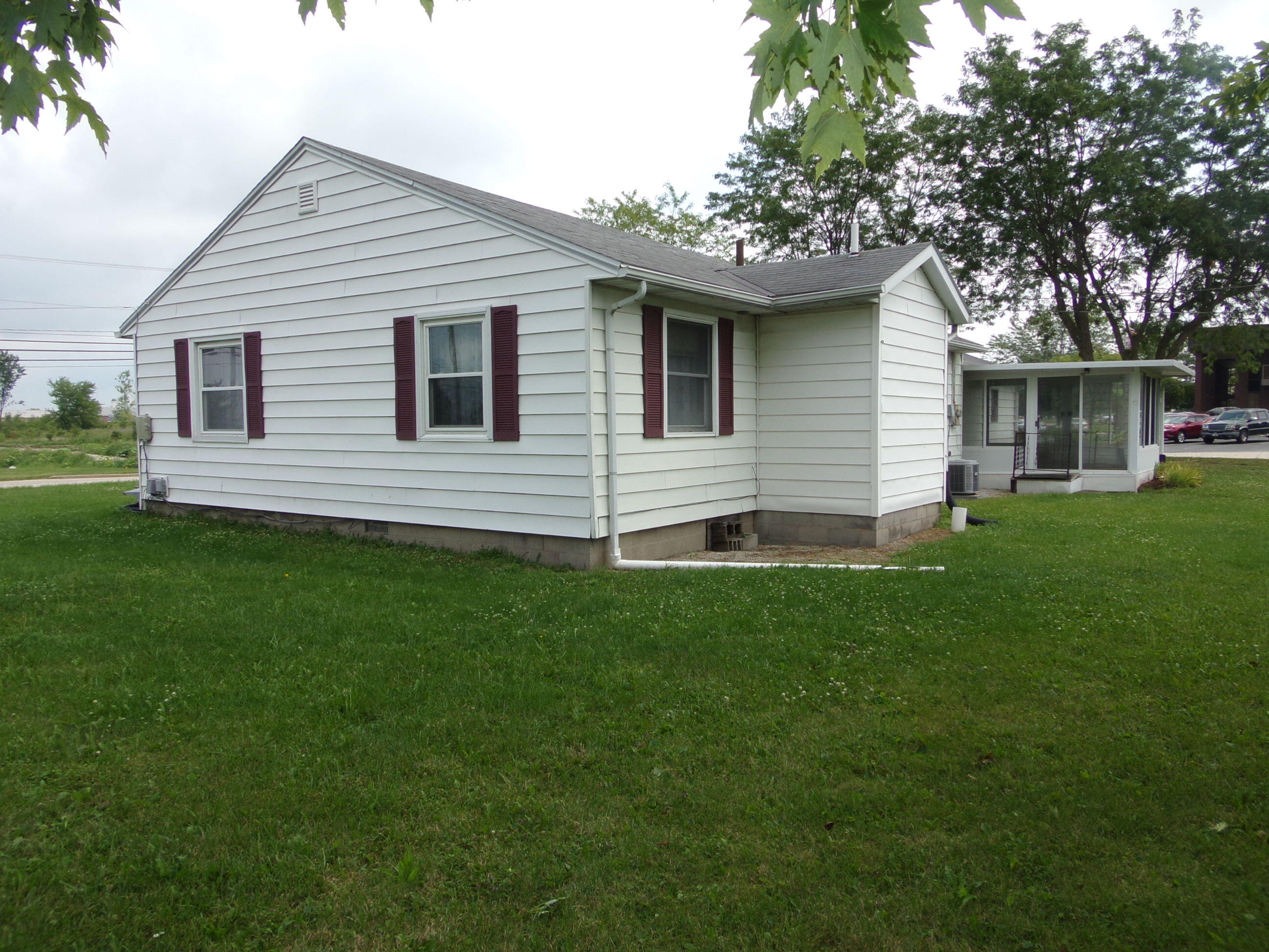 813 McKinley Road St. Marys, OH 45885 - Photo 3 of 31