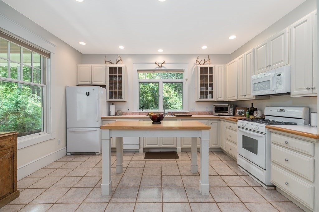 1 Bigwood Road Manchester, MA 01944 - Photo 8 of 34 Gallery Image 8