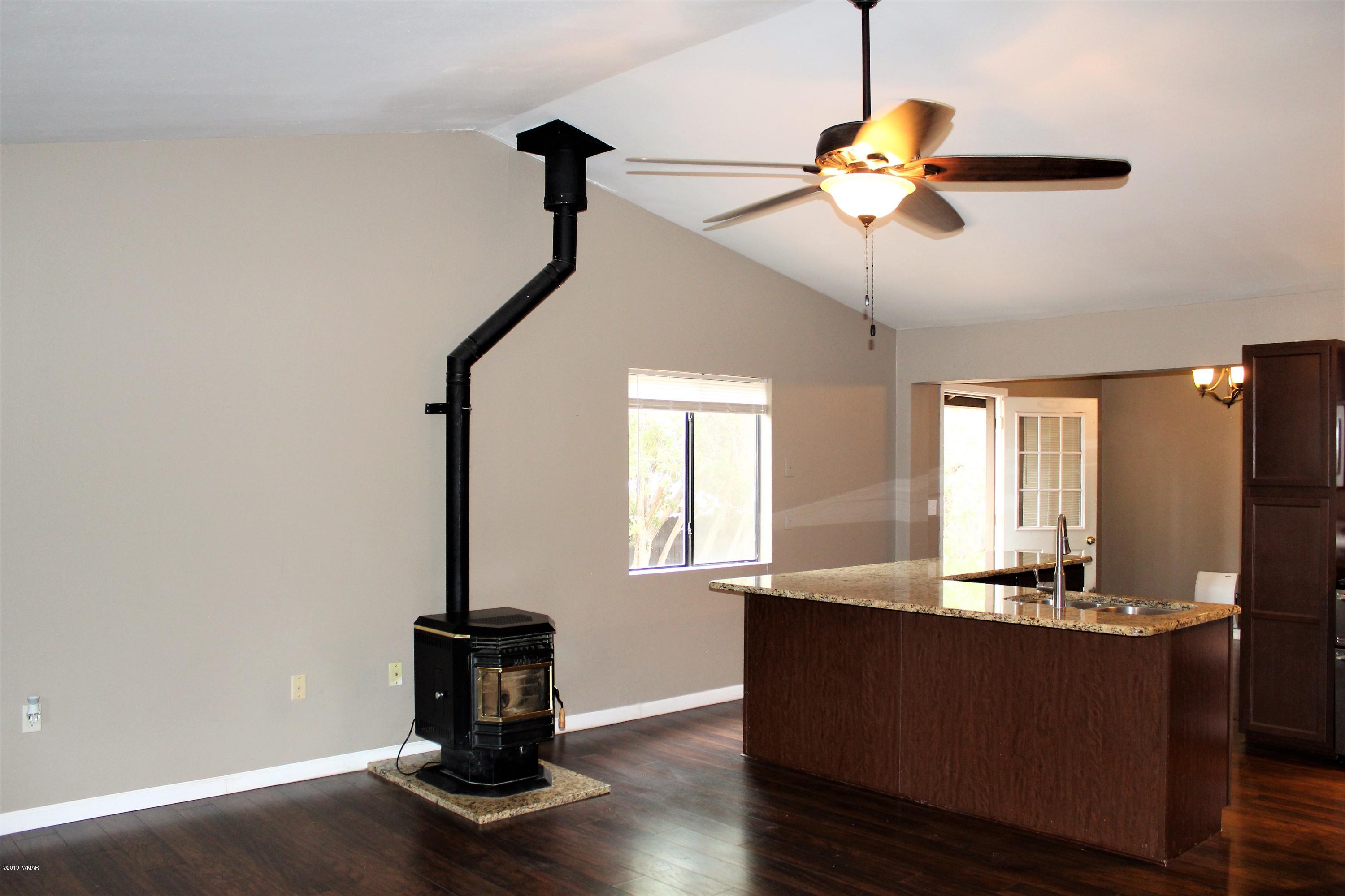 1087 Rim View Drive Show Low, AZ 85901 - Photo 16 of 66 Gallery Image 16