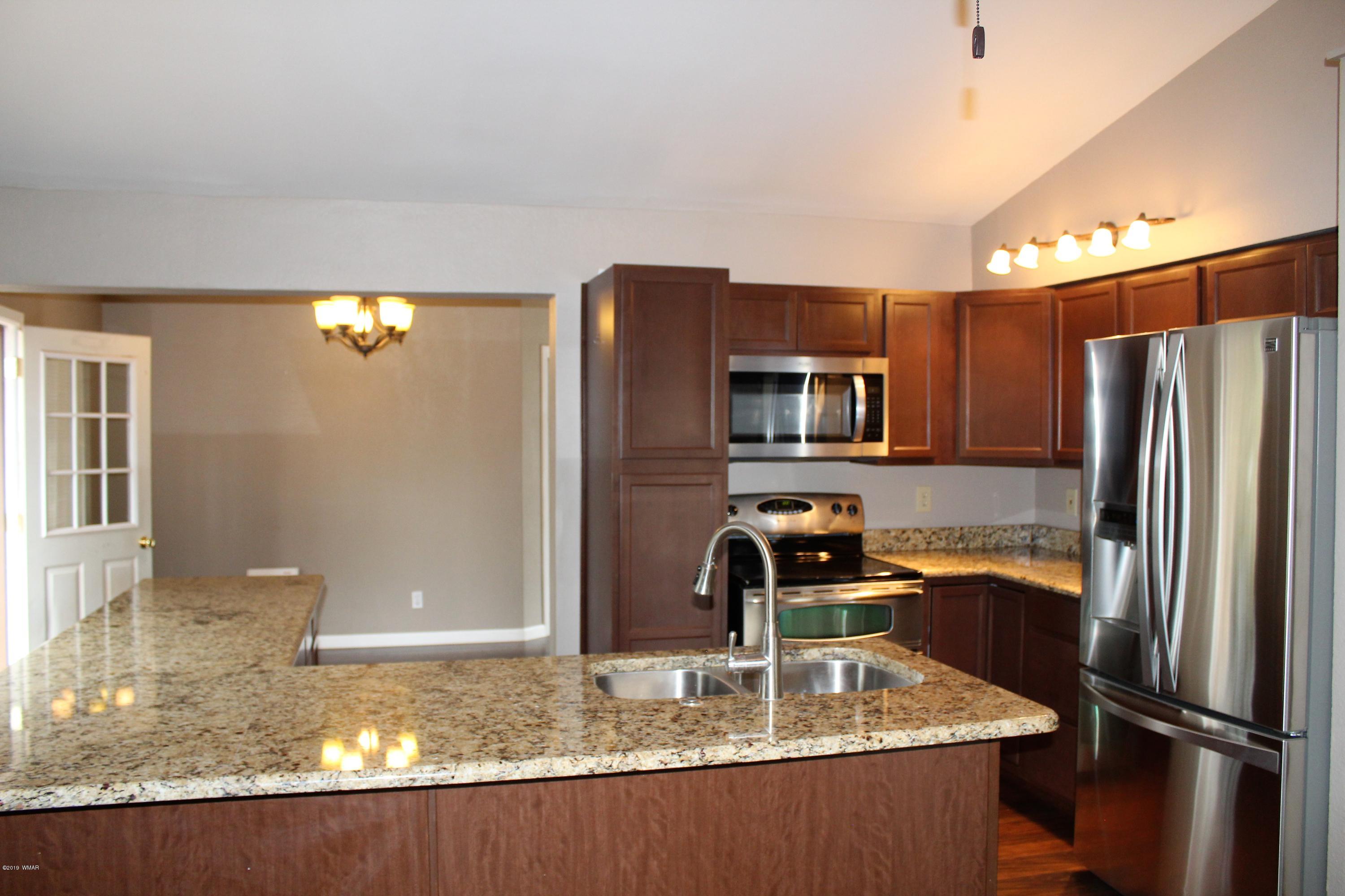 1087 Rim View Drive Show Low, AZ 85901 - Photo 18 of 66 Gallery Image 18