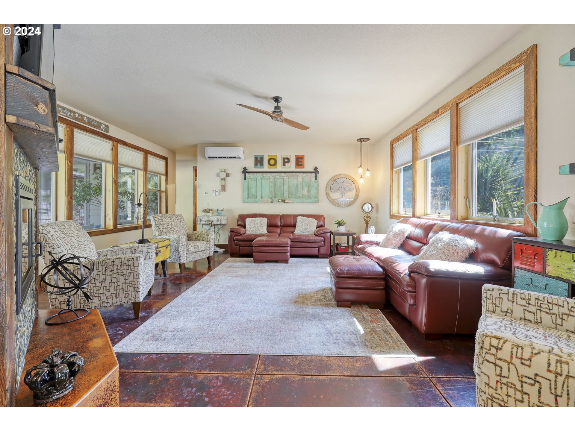 89041 Bridge Street Springfield, OR 97478 - Photo 11 of 48 Living Room