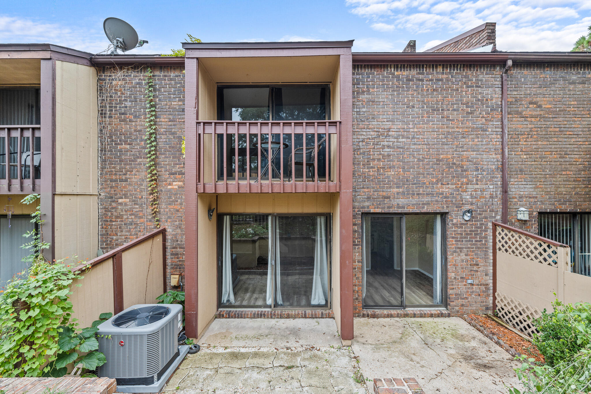 8 Hidden Cove Circle Valparaiso, FL 32580 - Photo 17 of 23 a front view of a house with a garden