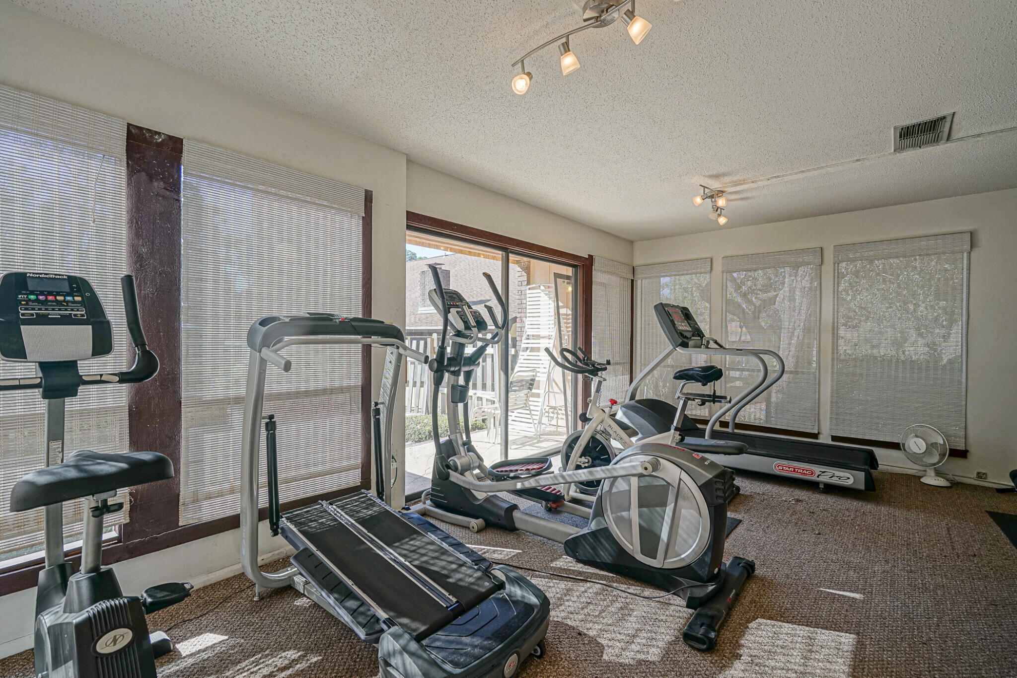 8 Hidden Cove Circle Valparaiso, FL 32580 - Photo 23 of 23 a room with gym equipment
