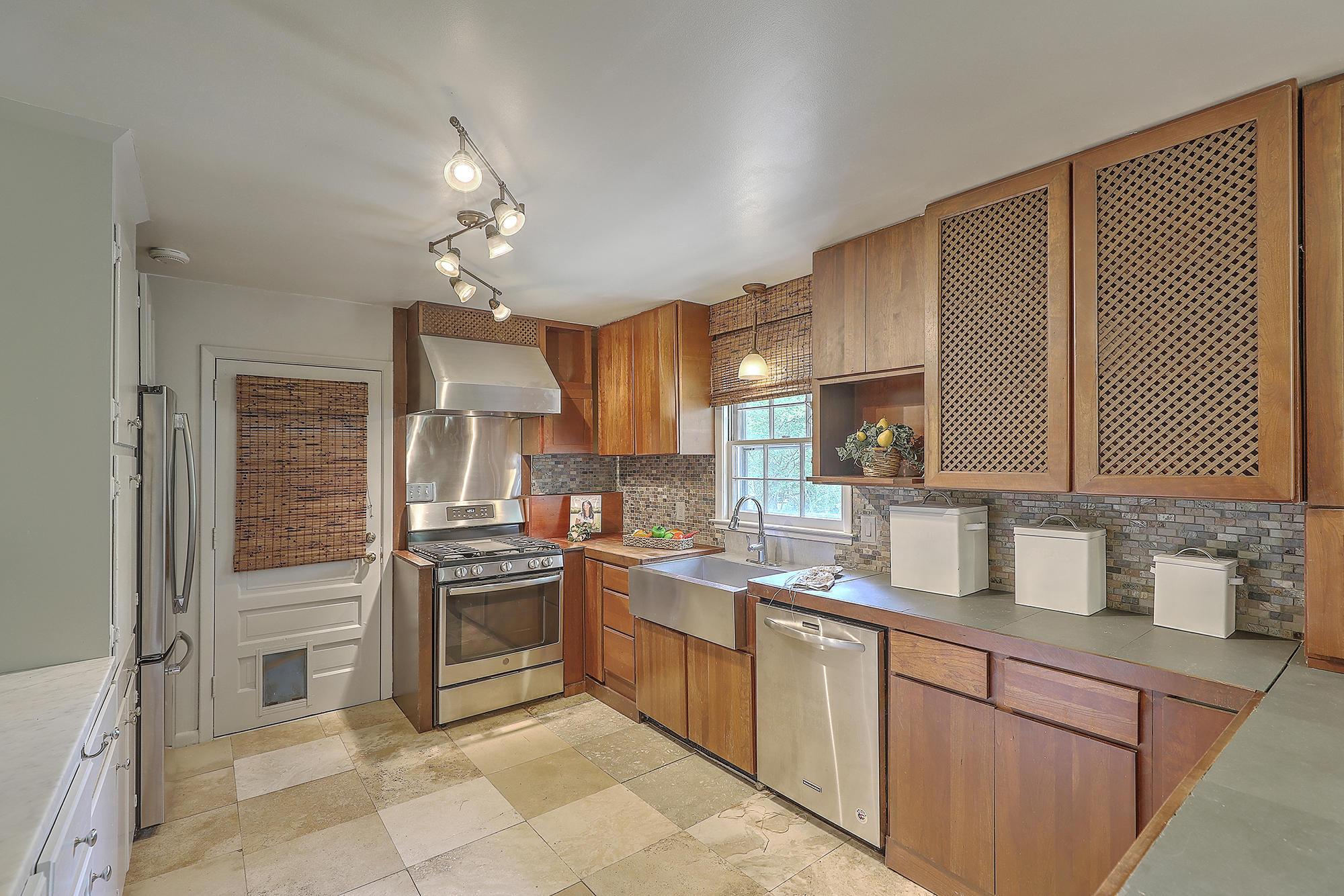 122 Live Oak Road Summerville, SC 29485 - Photo 14 of 31 1R3A2235_36_37_38_39_40_41