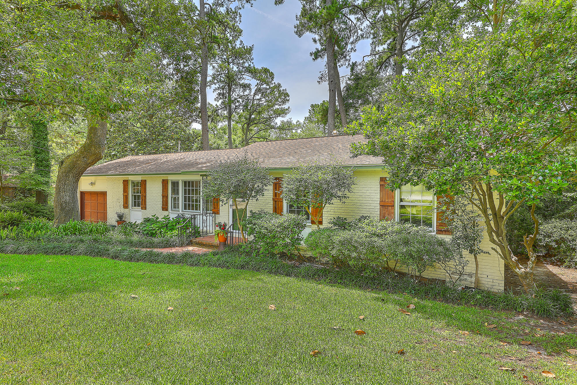 122 Live Oak Road Summerville, SC 29485 - Photo 3 of 31 1R3A2151_2_3_4_5_6_7