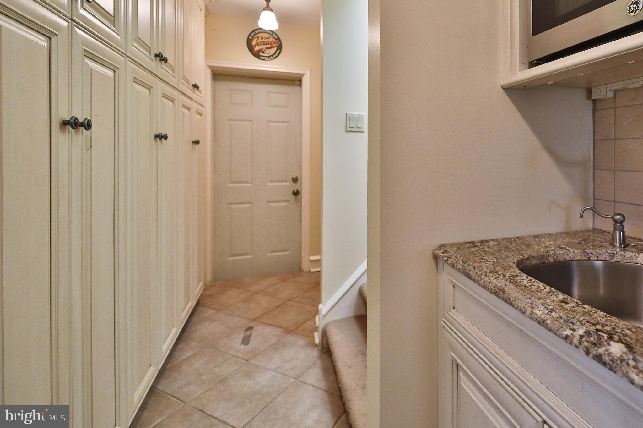 426 Vernon Road Jenkintown, PA 19046 - Photo 11 of 38
