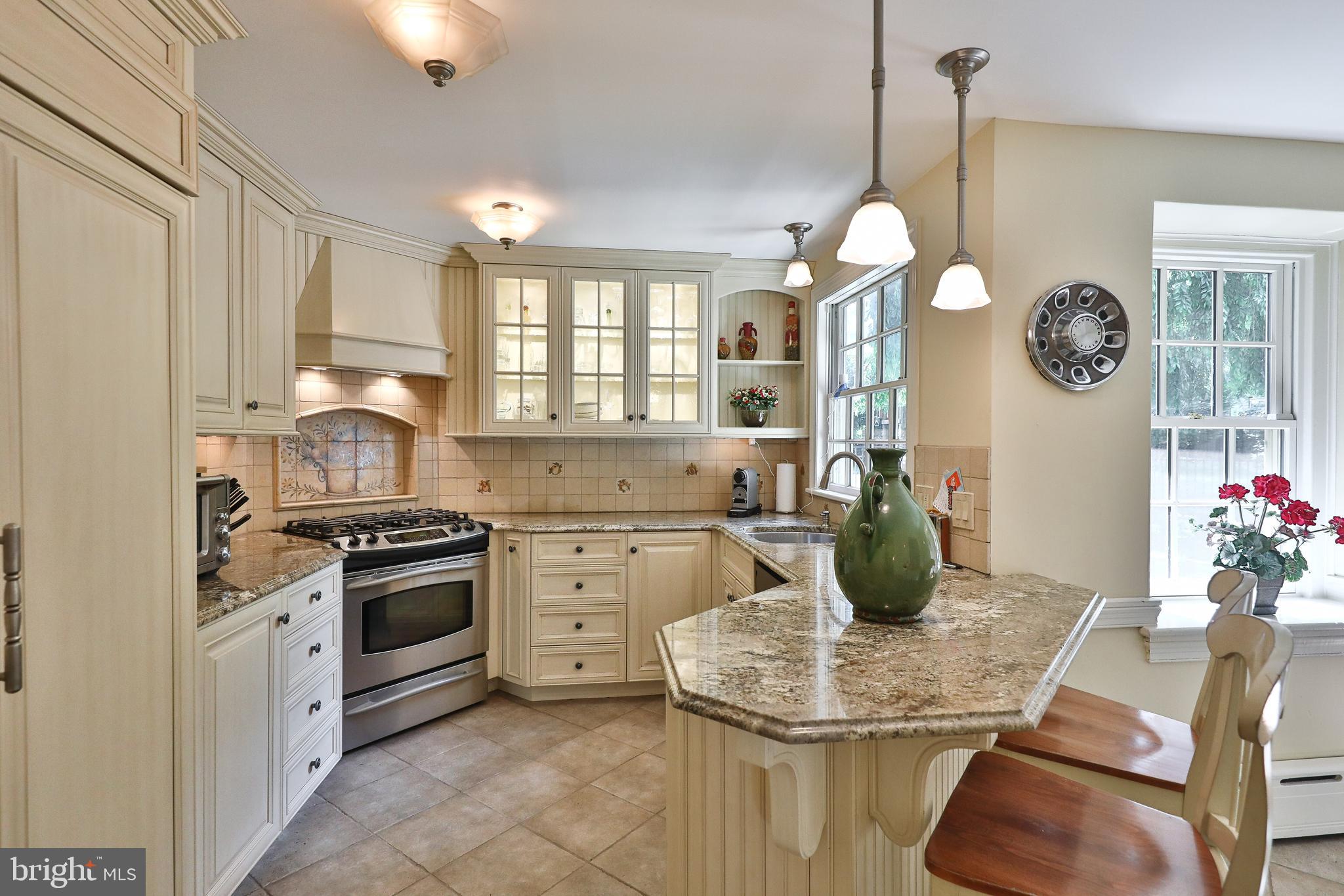 426 Vernon Road Jenkintown, PA 19046 - Photo 7 of 38