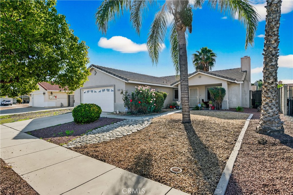 2995 Joshua Way Hemet, CA 92545 - Photo 4 of 34 a view of a house with a yard and tree s