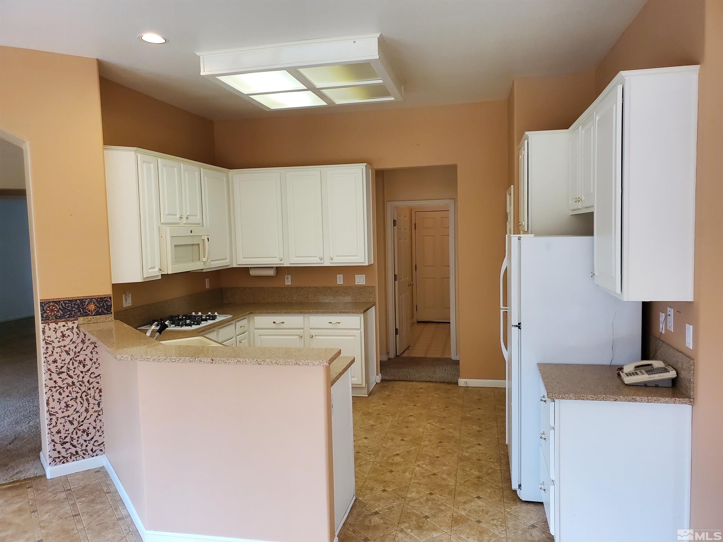 9980 Moccasin Court Reno, NV 89521 - Photo 4 of 28 Photo 4