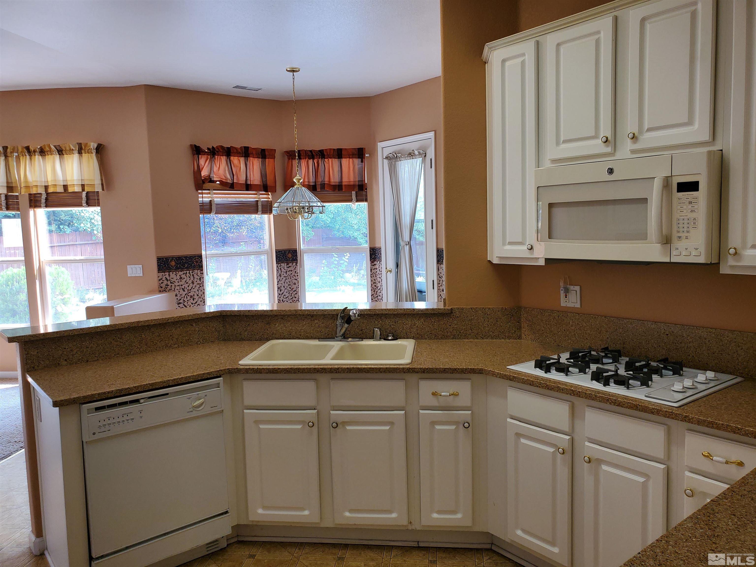 9980 Moccasin Court Reno, NV 89521 - Photo 5 of 28 Photo 5