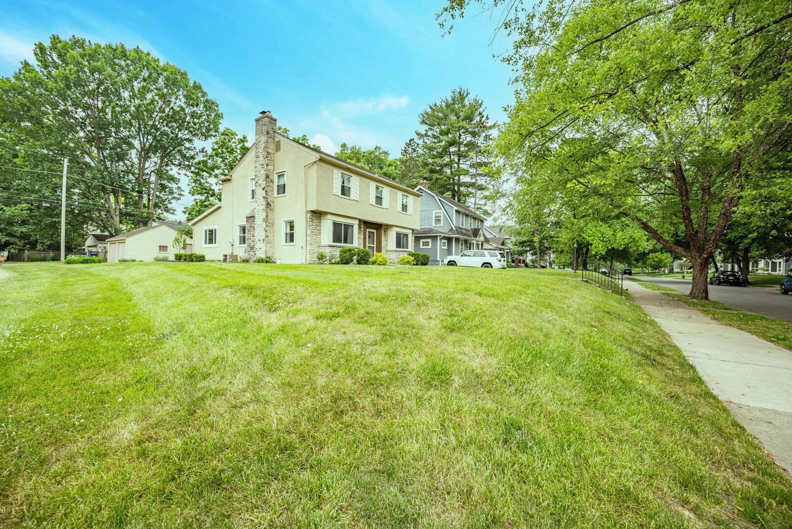 415 Brevoort Road Columbus, OH 43214 - Photo 4 of 49 415 Brevoort Rd - 04