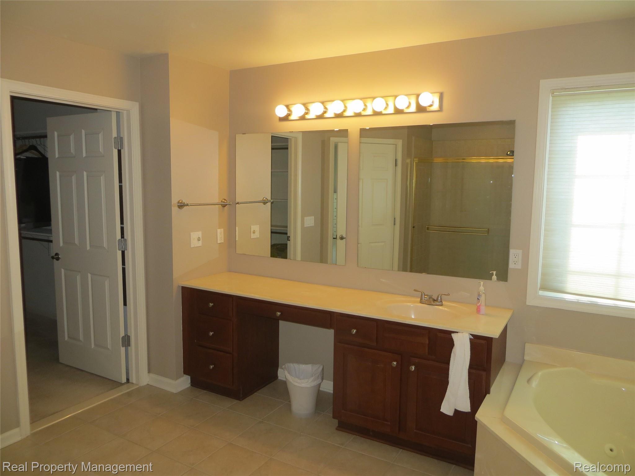 5650 Stonehaven Boulevard Rochester, MI 48306 - Photo 42 of 59 IMG_6660.JPG