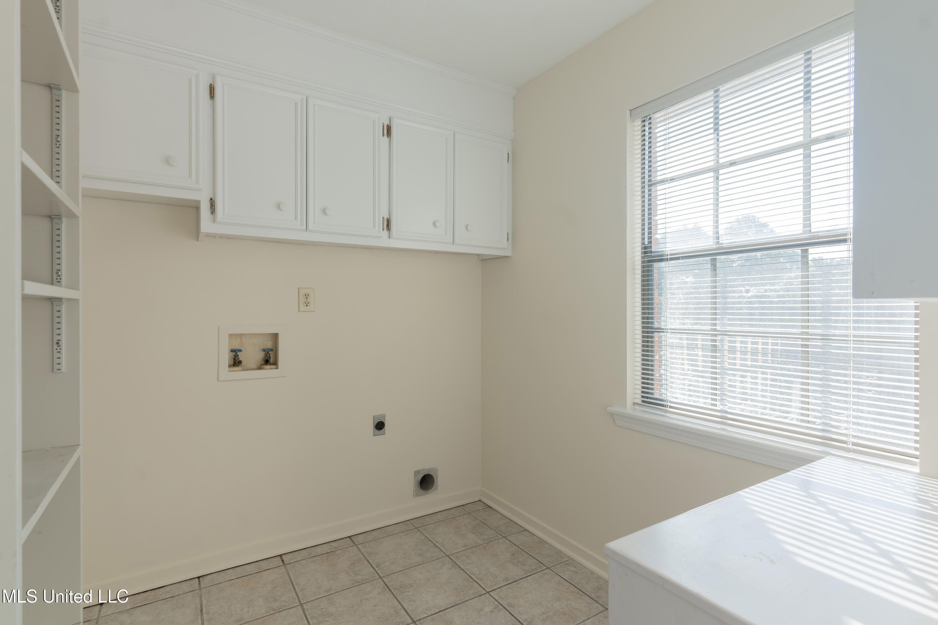 128 Villa Way Clinton, MS 39056 - Photo 21 of 43 21-LaundryRoom