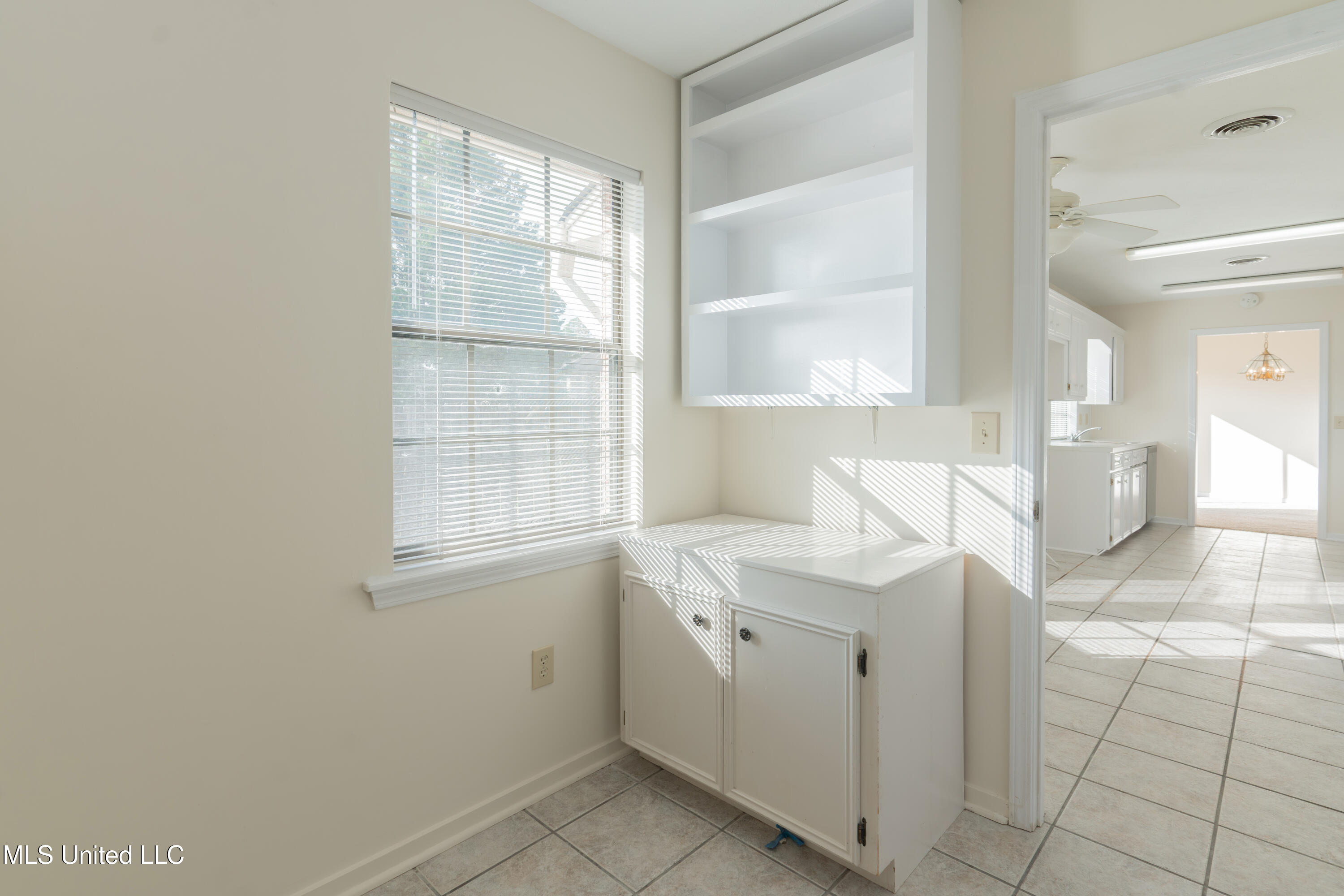 128 Villa Way Clinton, MS 39056 - Photo 23 of 43 23-LaundryRoom