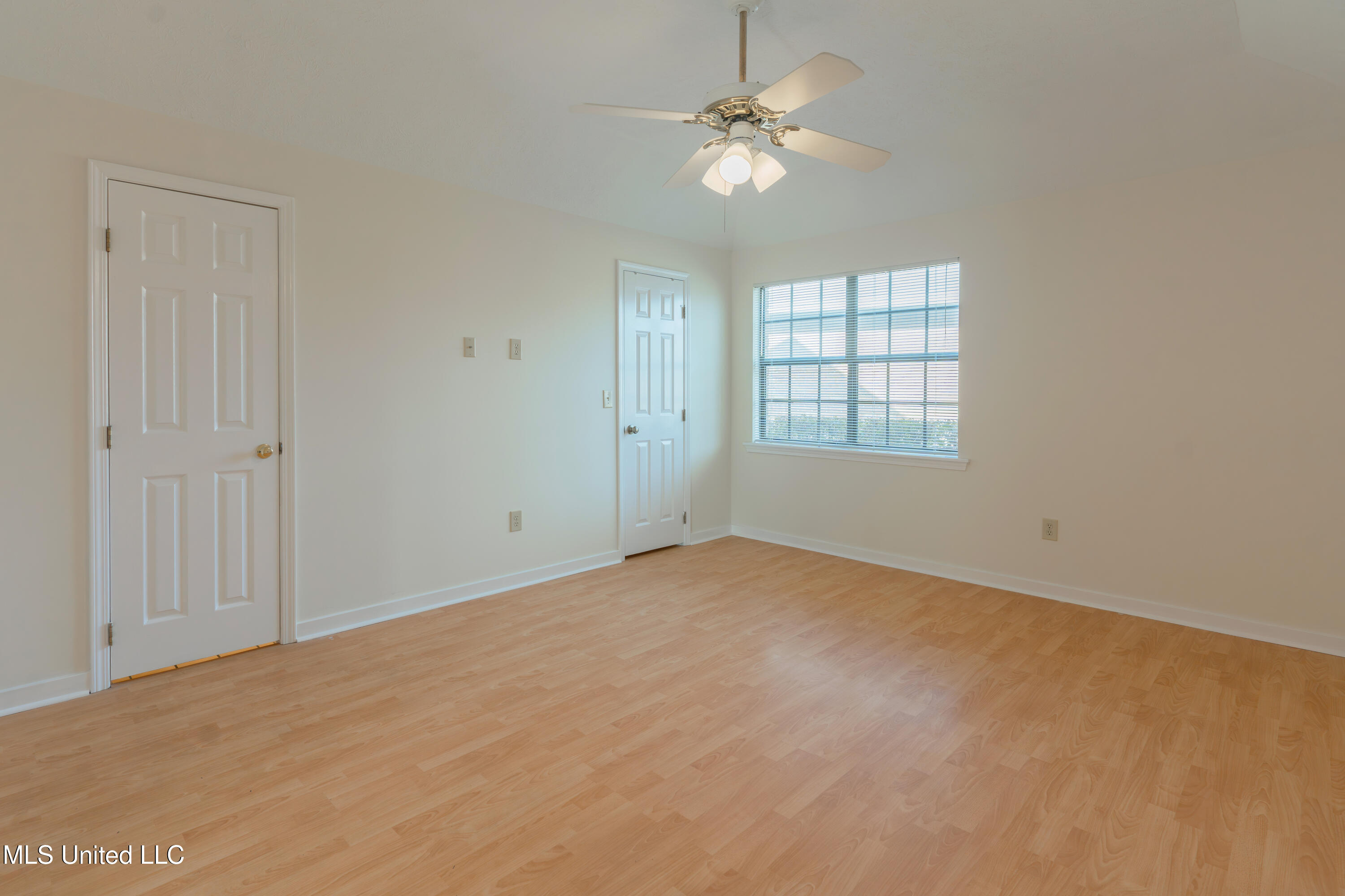 128 Villa Way Clinton, MS 39056 - Photo 25 of 43 25-PrimaryBedroom