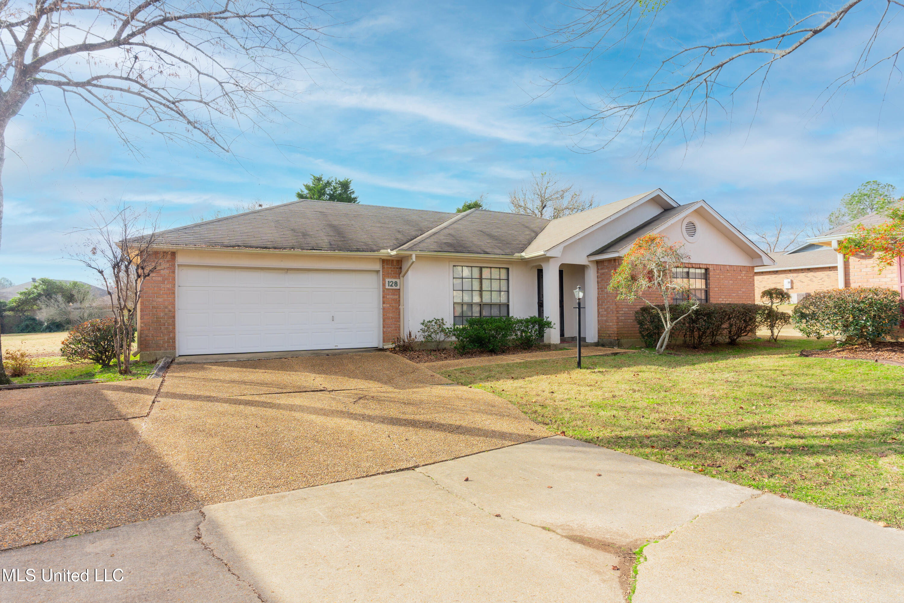 128 Villa Way Clinton, MS 39056 - Photo 3 of 43 3-Front