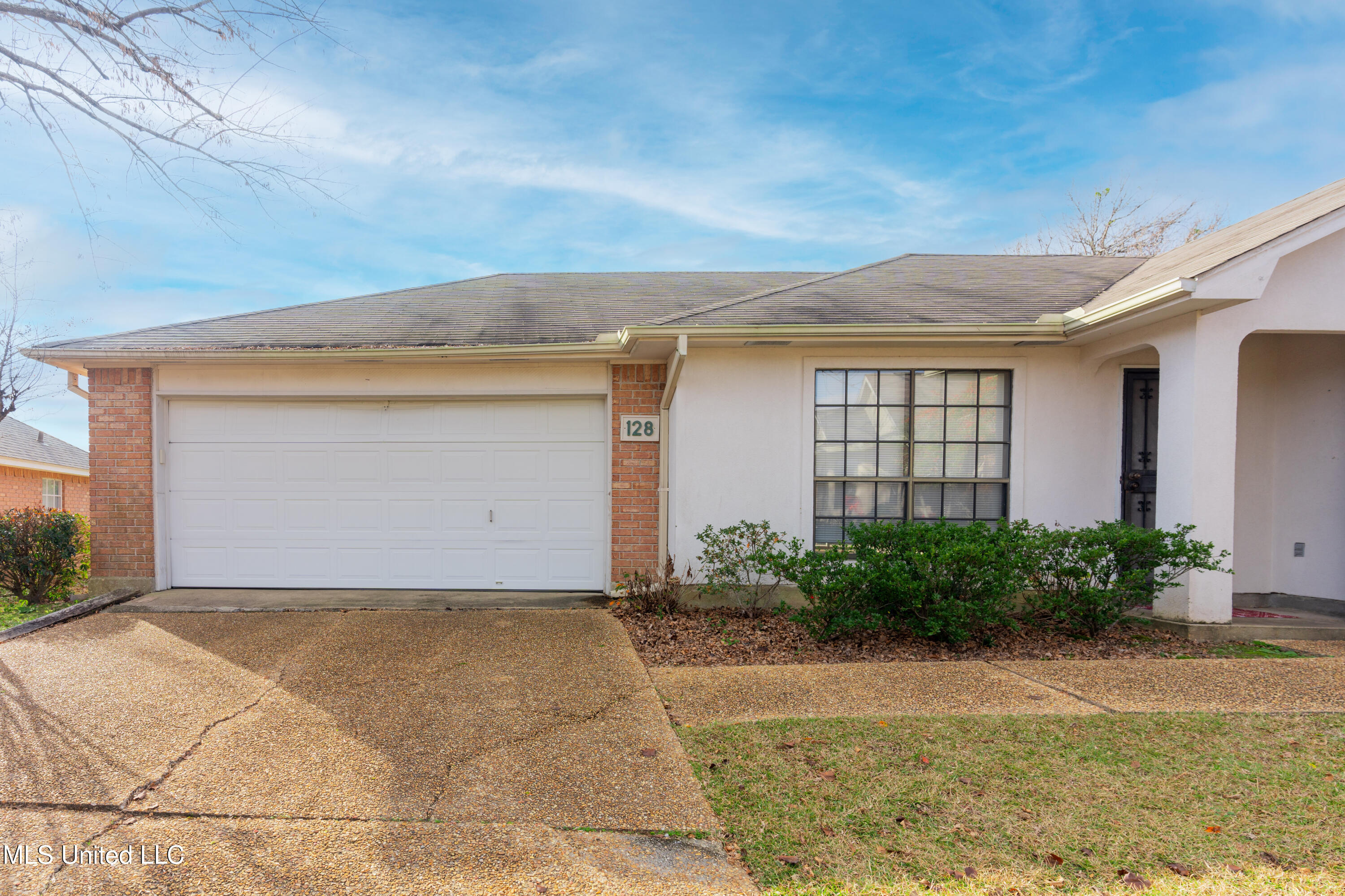 128 Villa Way Clinton, MS 39056 - Photo 5 of 43 5-Front