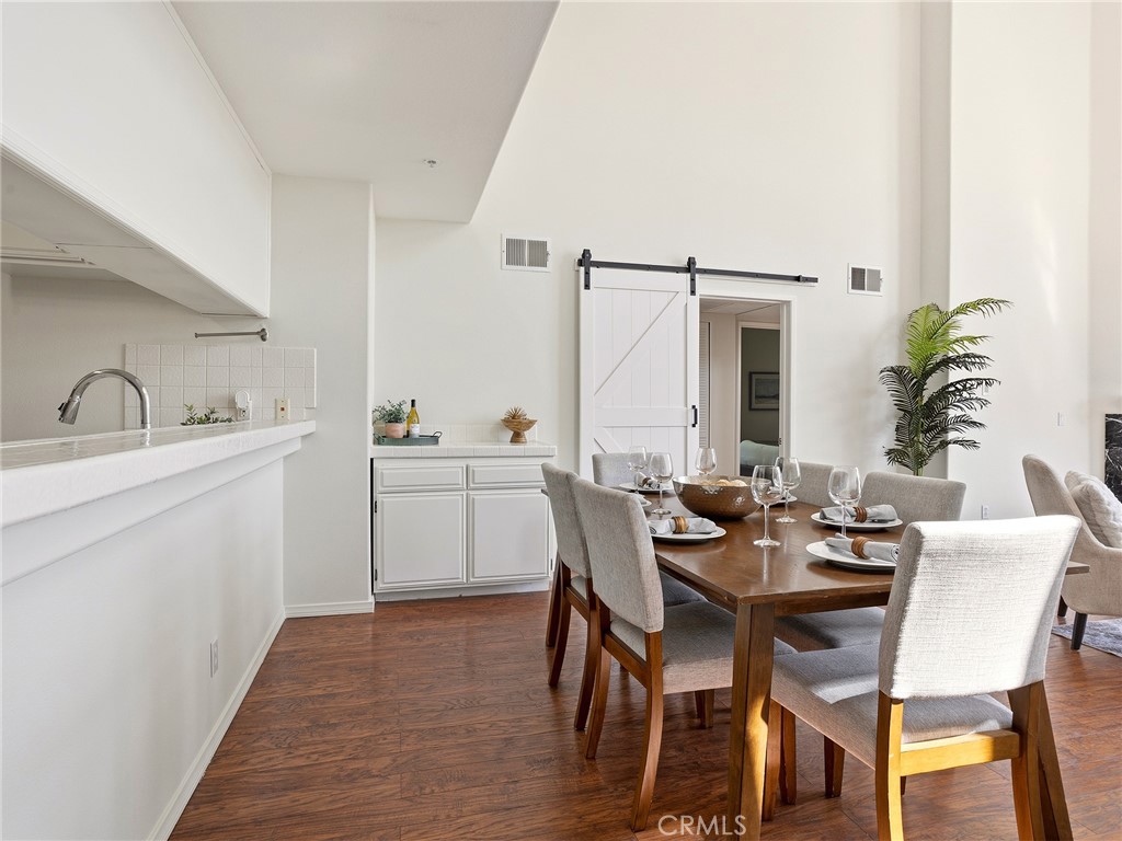 11044 Acama Street, Unit 302 Studio City, CA 91602 - Photo 14 of 49 Dining Room