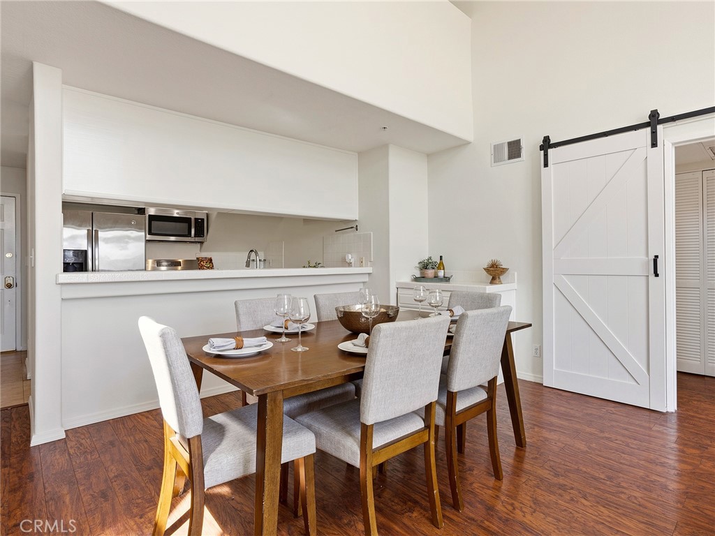 11044 Acama Street, Unit 302 Studio City, CA 91602 - Photo 16 of 49 Dining Room