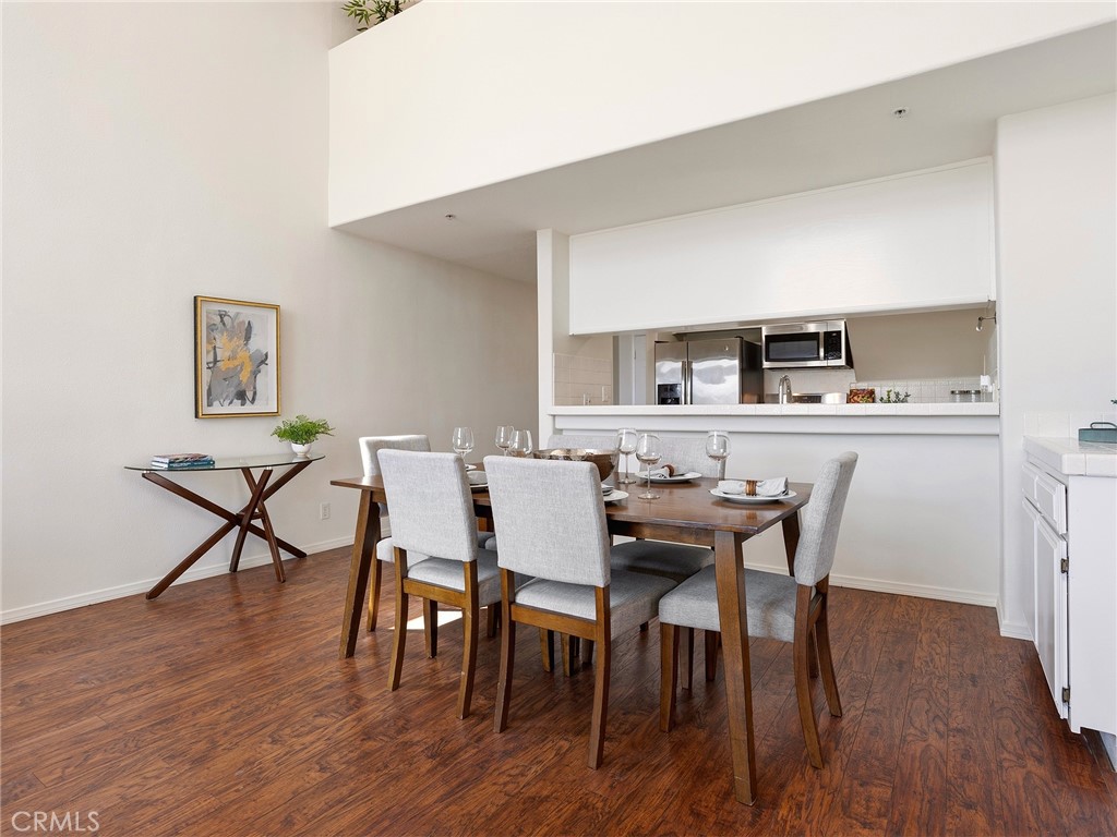 11044 Acama Street, Unit 302 Studio City, CA 91602 - Photo 17 of 49 Dining Room