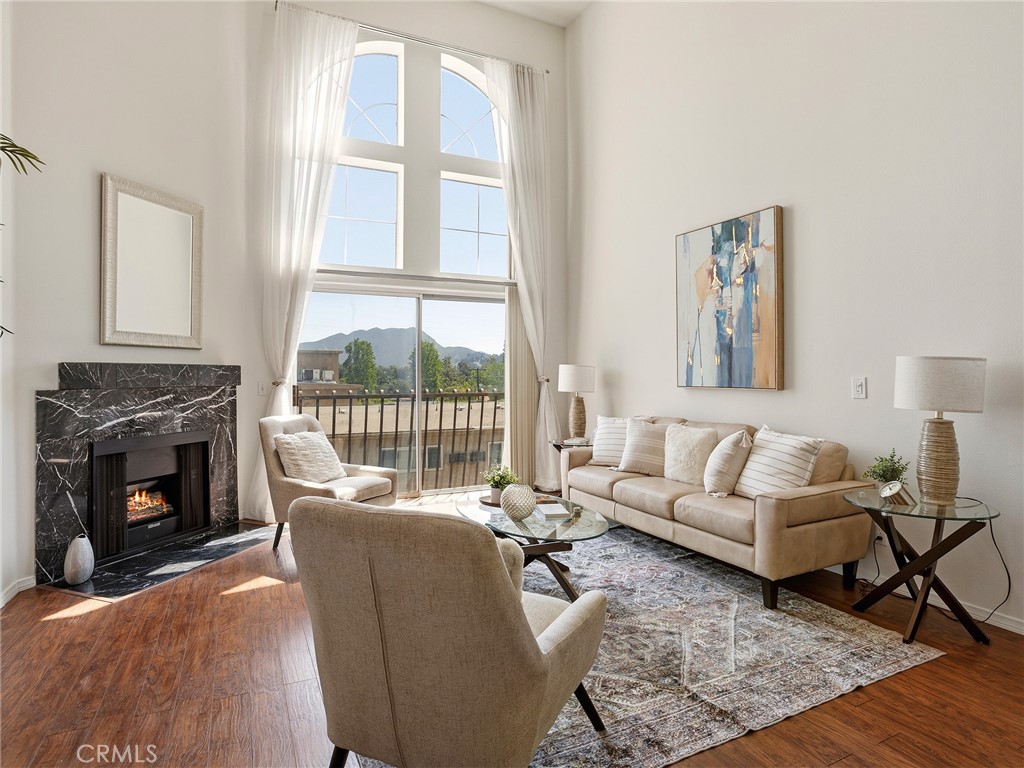 11044 Acama Street, Unit 302 Studio City, CA 91602 - Photo 19 of 49 Living Room