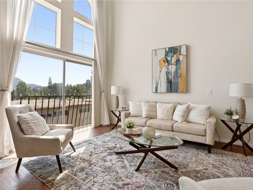 11044 Acama Street, Unit 302 Studio City, CA 91602 - Photo 20 of 49 Living Room