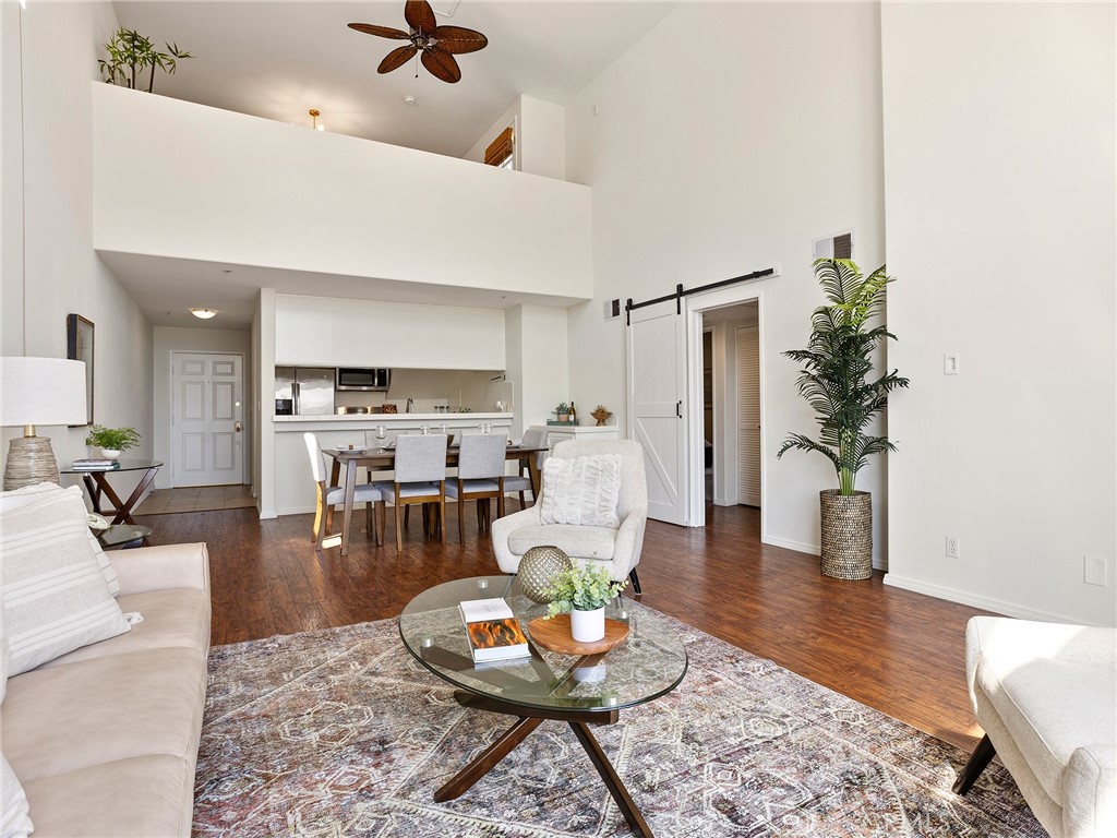 11044 Acama Street, Unit 302 Studio City, CA 91602 - Photo 21 of 49 Living Room