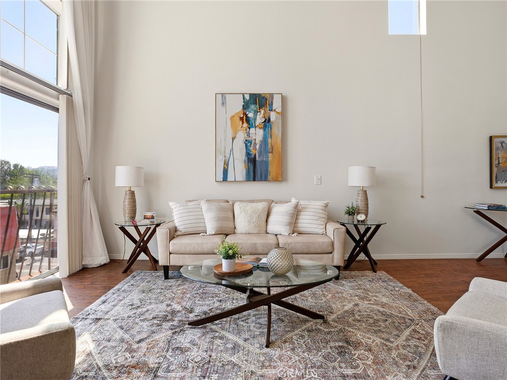 11044 Acama Street, Unit 302 Studio City, CA 91602 - Photo 22 of 49 Living Room