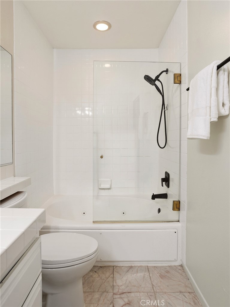 11044 Acama Street, Unit 302 Studio City, CA 91602 - Photo 31 of 49 Bathroom
