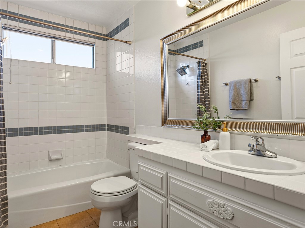11044 Acama Street, Unit 302 Studio City, CA 91602 - Photo 32 of 49 Bathroom