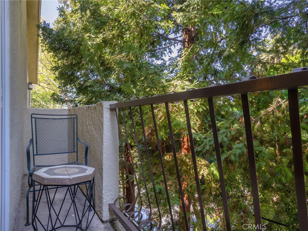 11044 Acama Street, Unit 302 Studio City, CA 91602 - Photo 34 of 49 Balcony