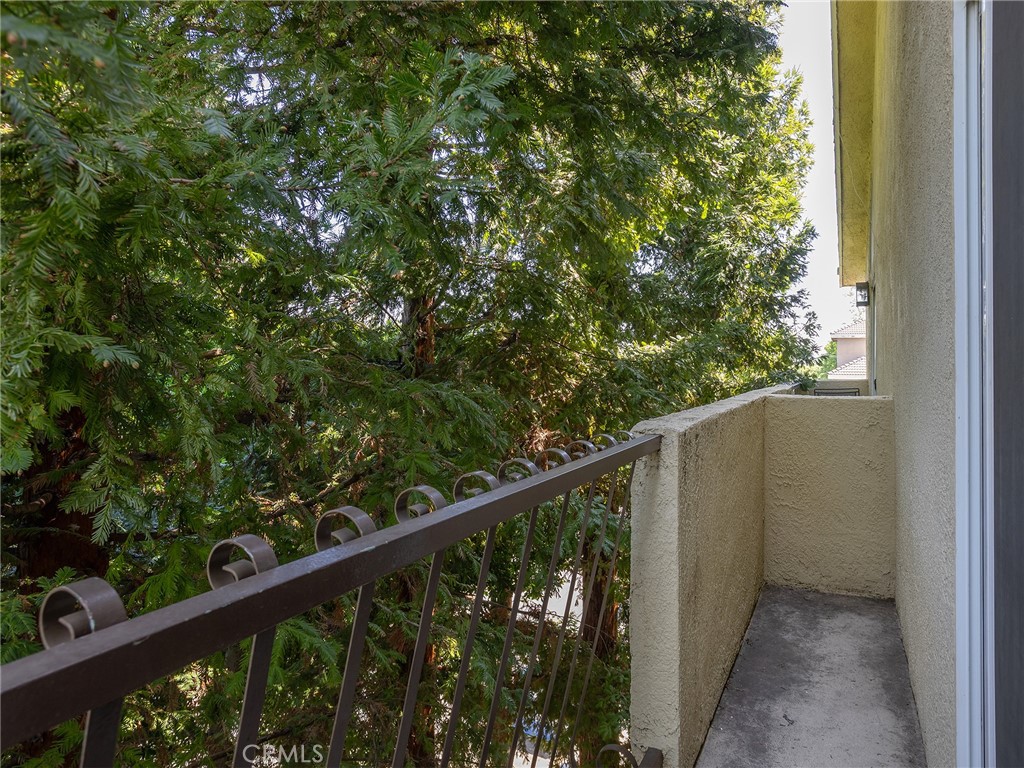 11044 Acama Street, Unit 302 Studio City, CA 91602 - Photo 35 of 49 Balcony