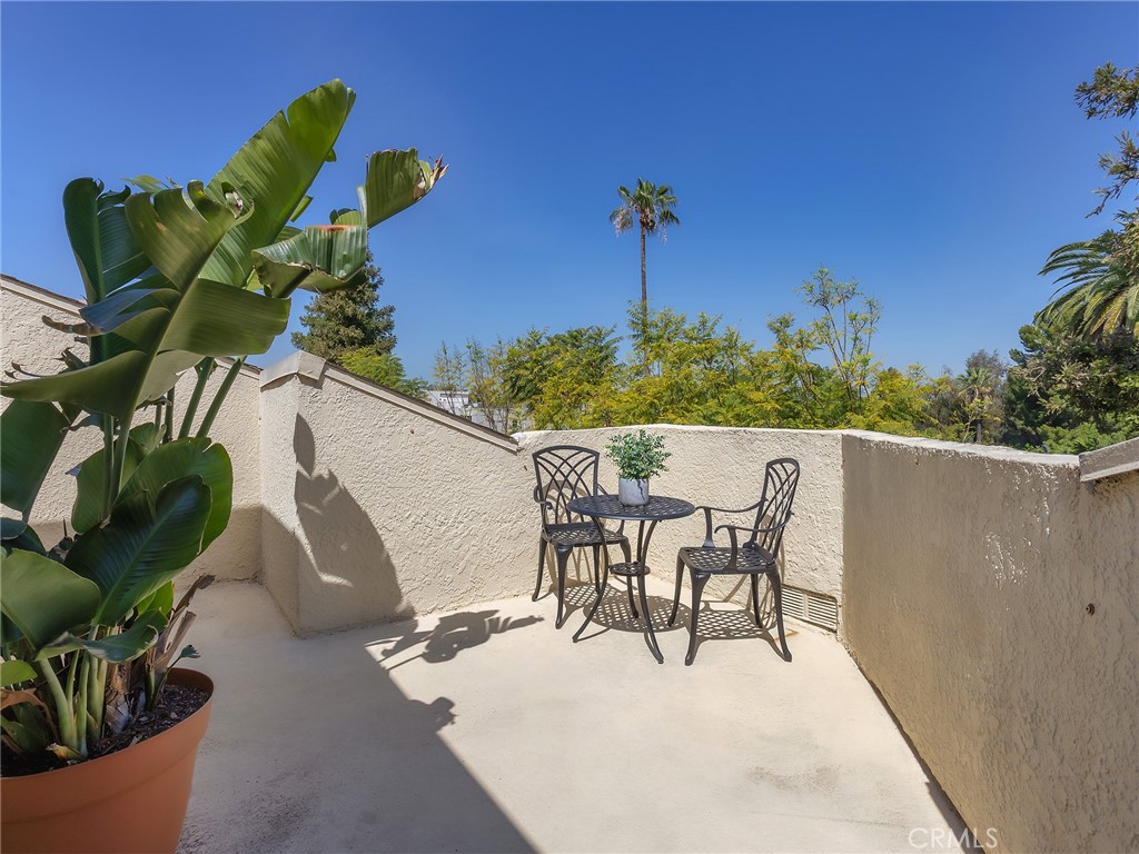 11044 Acama Street, Unit 302 Studio City, CA 91602 - Photo 36 of 49 Patio