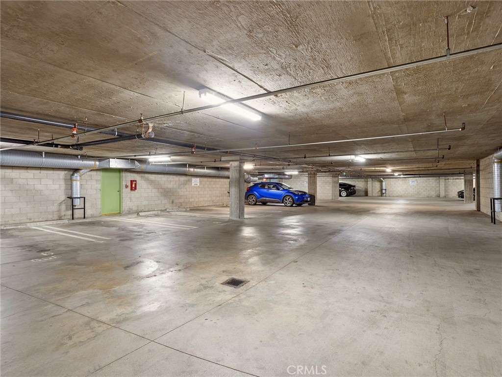 11044 Acama Street, Unit 302 Studio City, CA 91602 - Photo 40 of 49 Garage