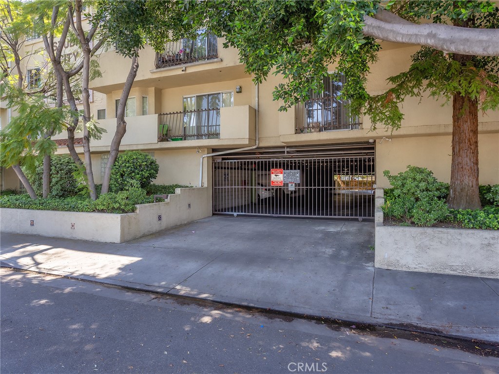 11044 Acama Street, Unit 302 Studio City, CA 91602 - Photo 4 of 49 Front