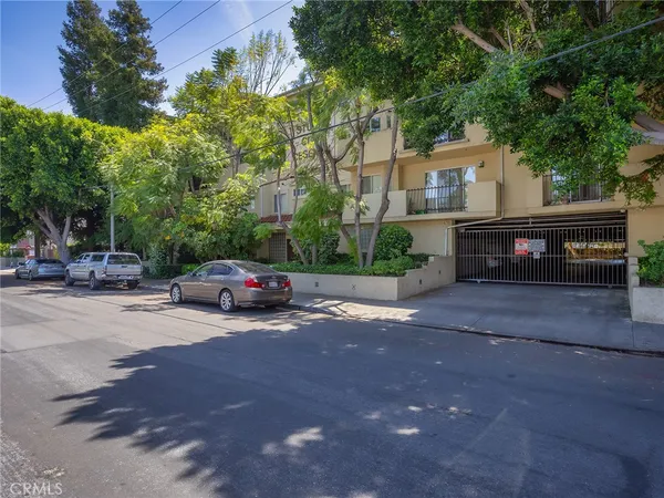 $689,986 | 11044 Acama Street, Unit 302, Studio City, CA 91602