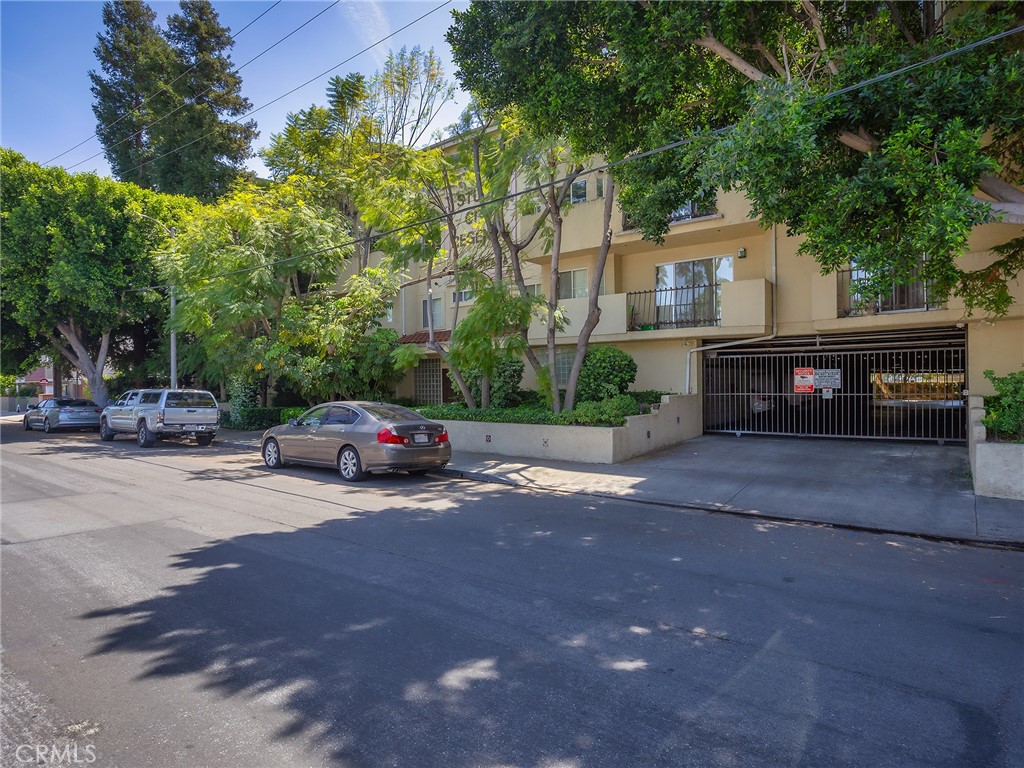11044 Acama Street, Unit 302 Studio City, CA 91602 - Photo 5 of 49 Front