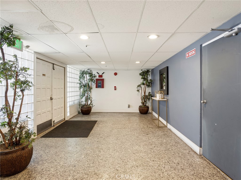 11044 Acama Street, Unit 302 Studio City, CA 91602 - Photo 6 of 49 Lobby