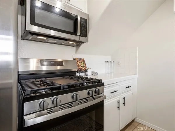 $689,986 | 11044 Acama Street, Unit 302, Studio City, CA 91602
