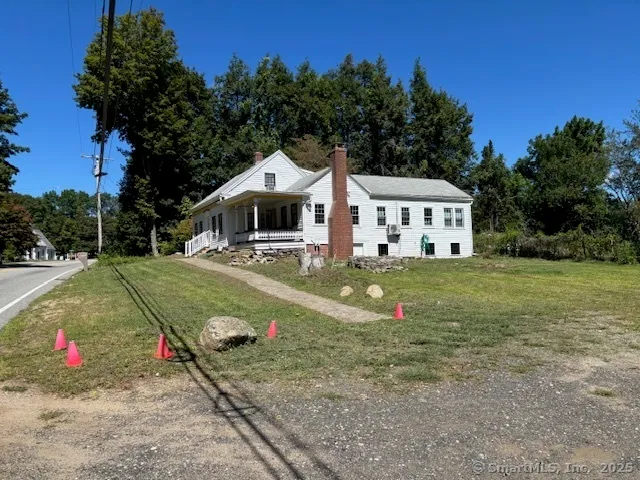 a view of a house with a yard