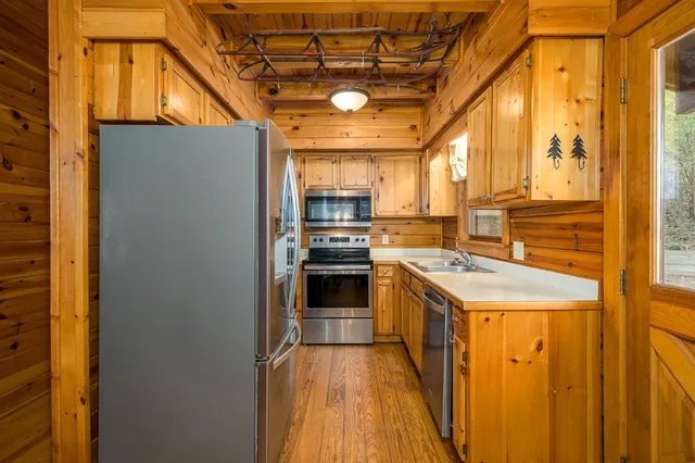 $375,000 | 804 Pocaset Drive, Ellijay, GA 30540