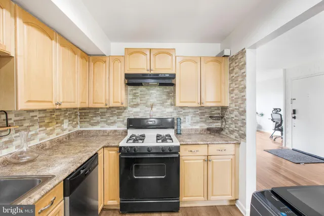 $2,100 | 788 Quince Orchard Boulevard, Unit 201, Gaithersburg, MD 20878