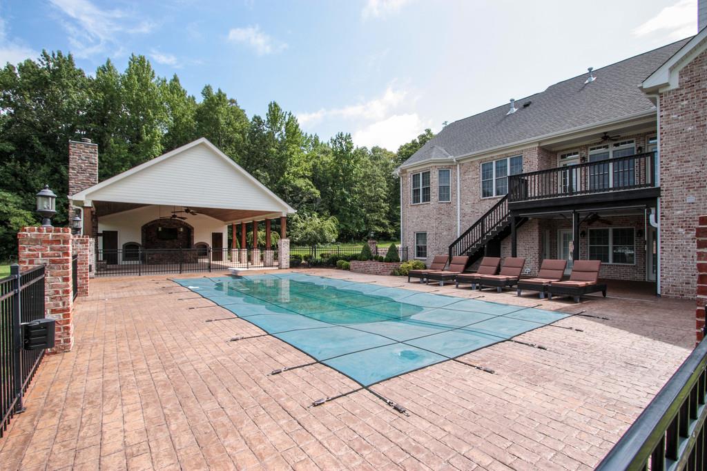 7127 Old Franklin Road Fairview, TN 37062 - Photo 25 of 30 a view of a house with sitting area