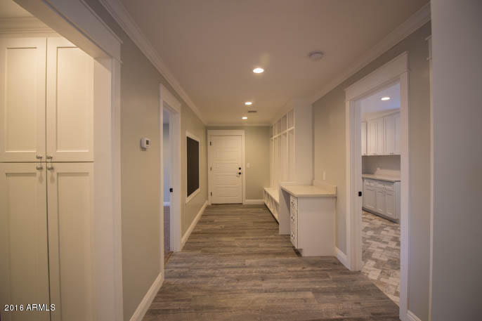 42 West Boca Raton Road Phoenix, AZ 85023 - Photo 15 of 33 Back entry-Mudroom (1 of 1)