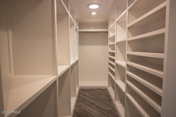 42 West Boca Raton Road Phoenix, AZ 85023 - Photo 21 of 33 Master closet (1 of 1)
