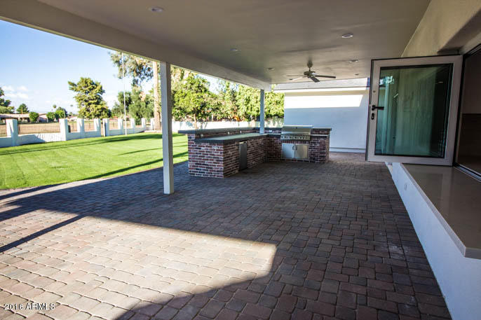42 West Boca Raton Road Phoenix, AZ 85023 - Photo 31 of 33 Patio-outdoor kitchen (1 of 1)