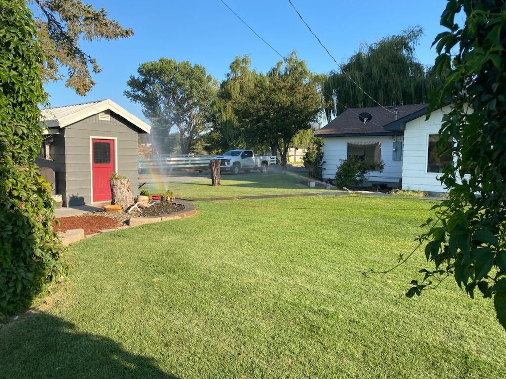78711 Doherty Road Hermiston, OR 97838 - Photo 6 of 27 Pump House and back yard