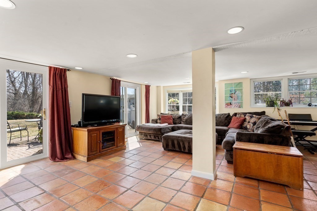 46 Aqueduct Road Wayland, MA 01778 - Photo 16 of 26 Gallery Image 16