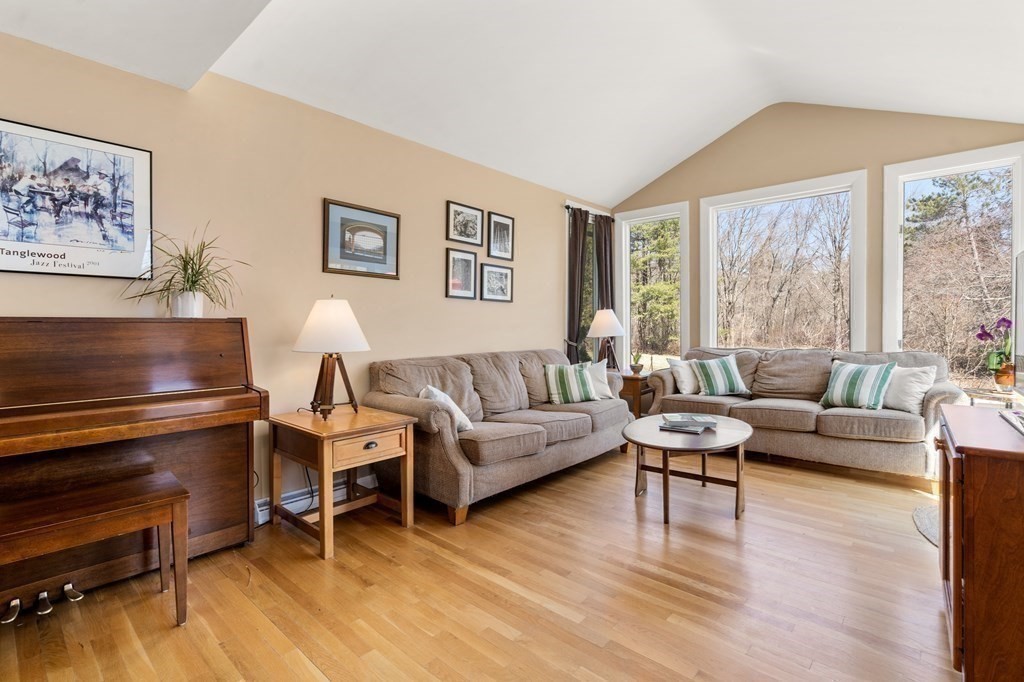 46 Aqueduct Road Wayland, MA 01778 - Photo 4 of 26 Gallery Image 4