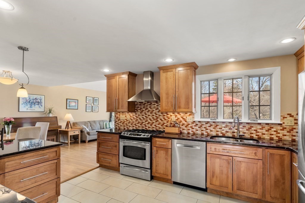 46 Aqueduct Road Wayland, MA 01778 - Photo 6 of 26 Gallery Image 6